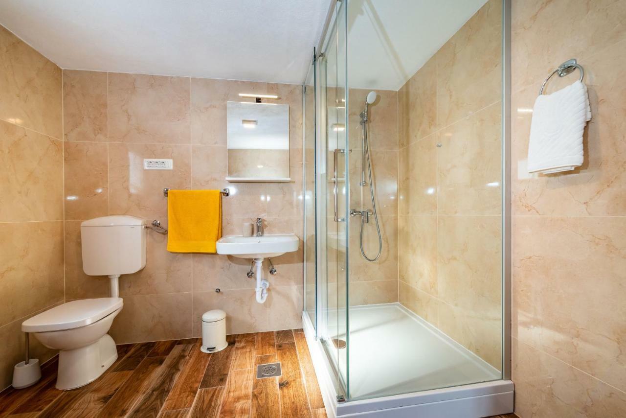 Apartment Adam สตารีกราด-ปาเคลนีซา ภายนอก รูปภาพ