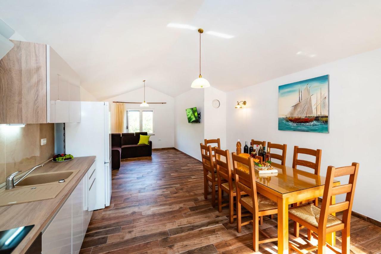 Apartment Adam สตารีกราด-ปาเคลนีซา ภายนอก รูปภาพ
