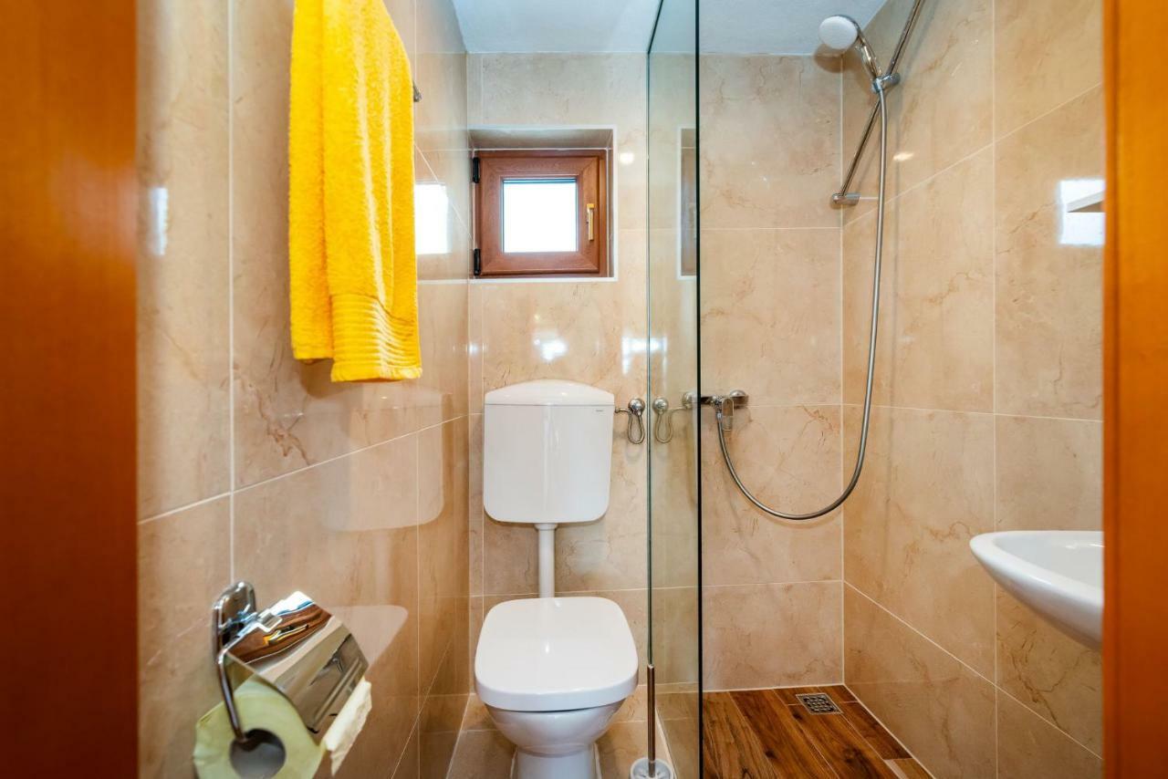 Apartment Adam สตารีกราด-ปาเคลนีซา ภายนอก รูปภาพ